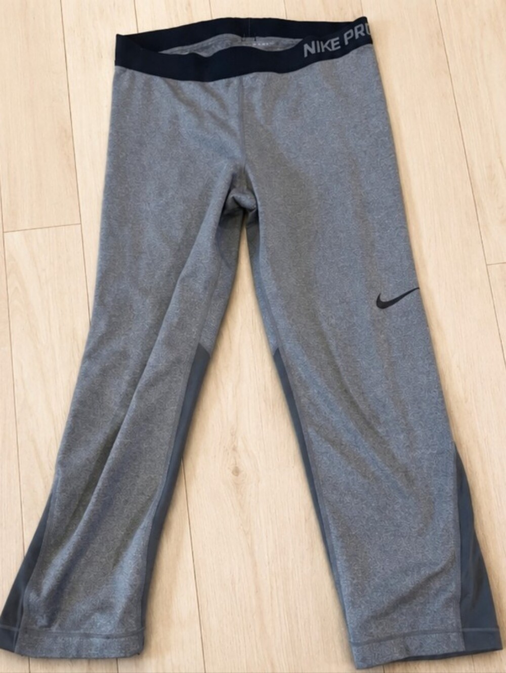Nike Grey Girls' Athletic Capri Leggings with Black Waistband